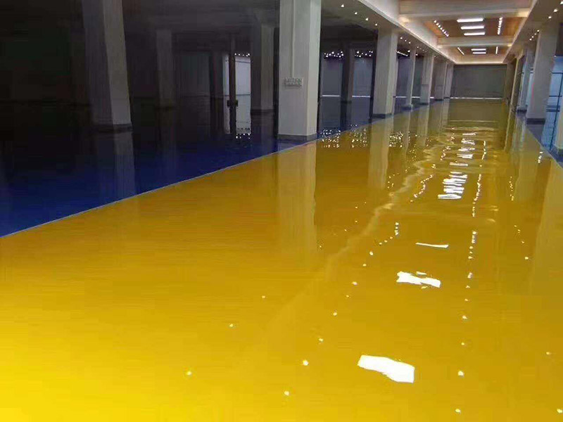 自流平地坪翻新怎么做，找準(zhǔn)開裂位置兩步快速解決問題